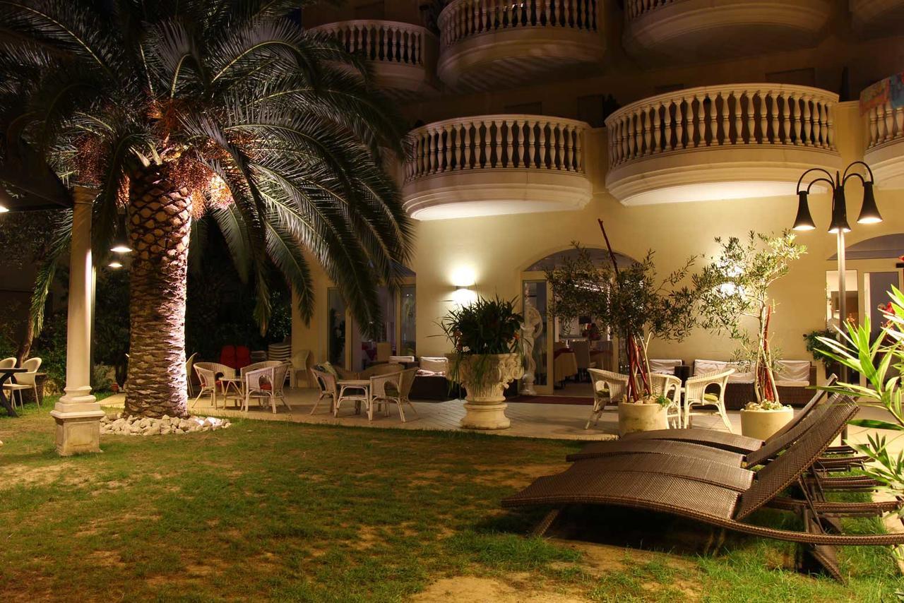 Hotel Eva Alba Adriatica Exterior foto