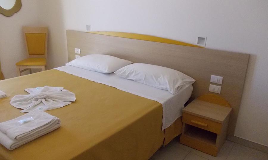 Hotel Eva Alba Adriatica Exterior foto